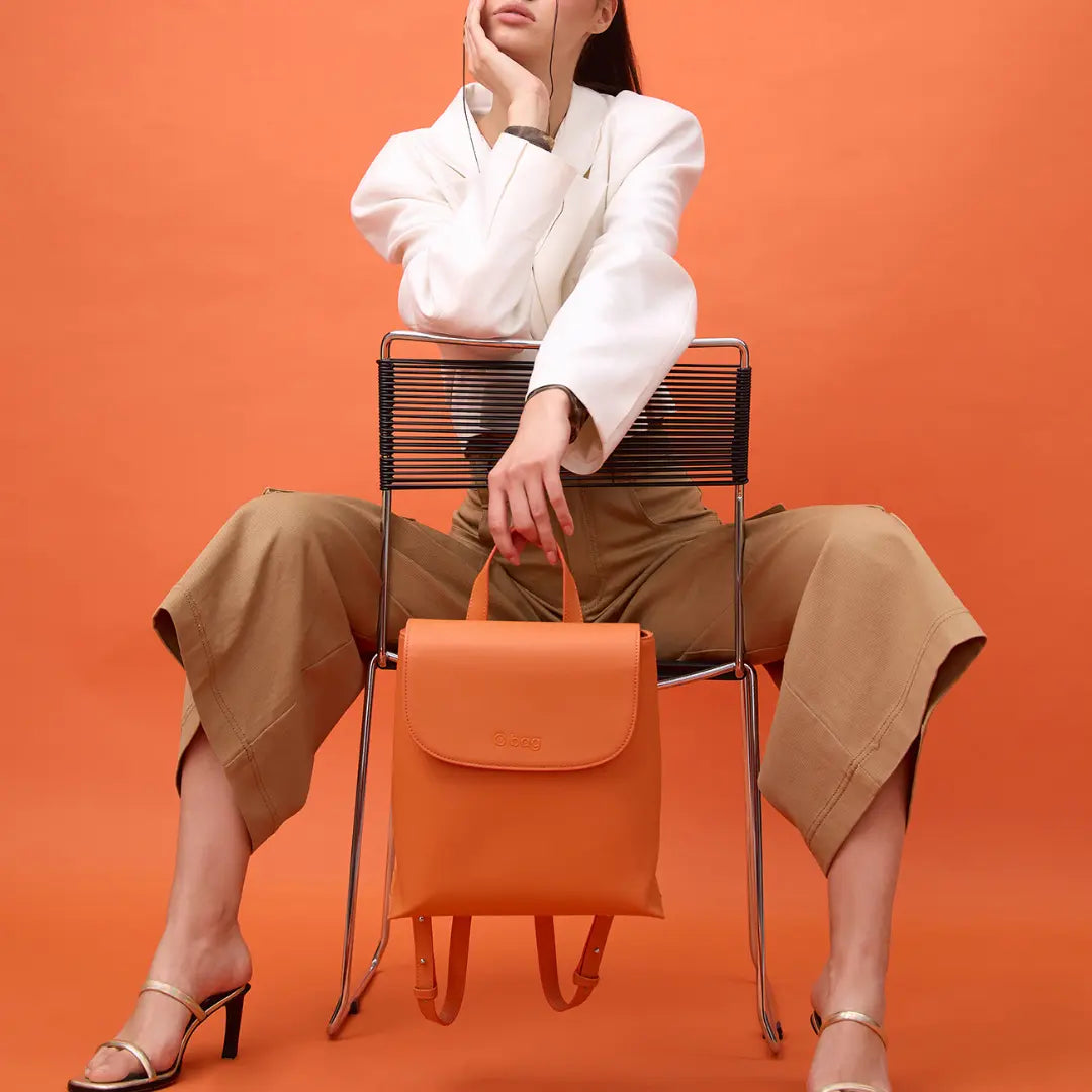 O bag Budapest Amber on woman model